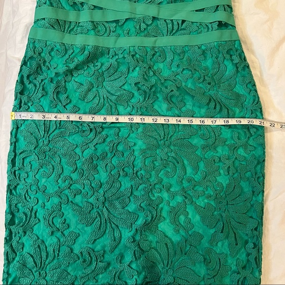 Tadashi Shoji Emerald Green V Neck Lace Sheath Dress size 16 - Picture 12 of 16